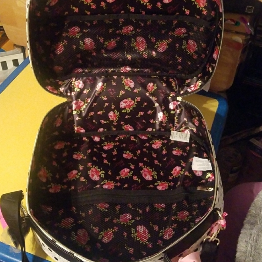 Betsey Johnson in bloom train case NWT - Picture 7 of 7